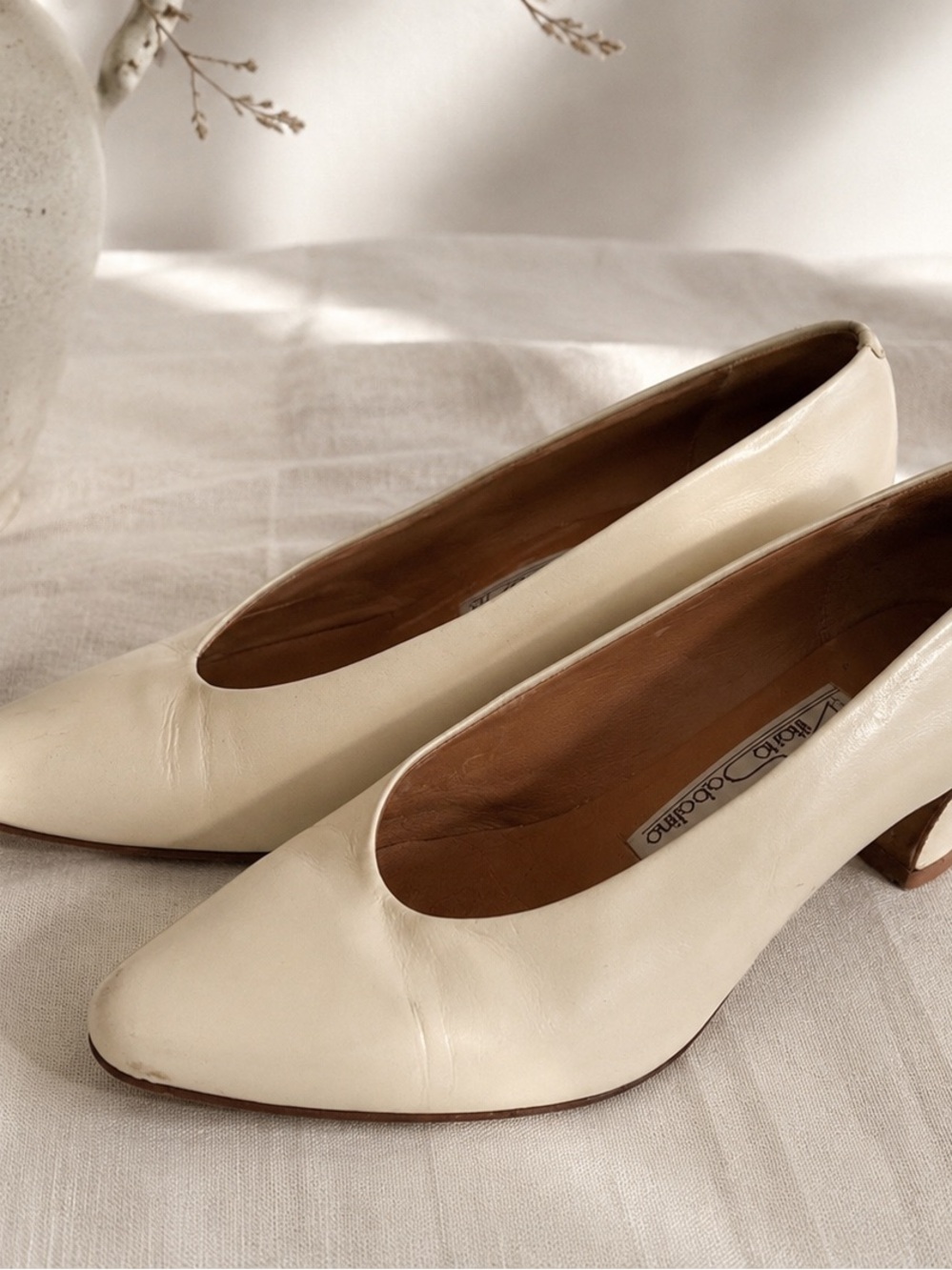 White Women's Pointed-Toe Leather Pumps